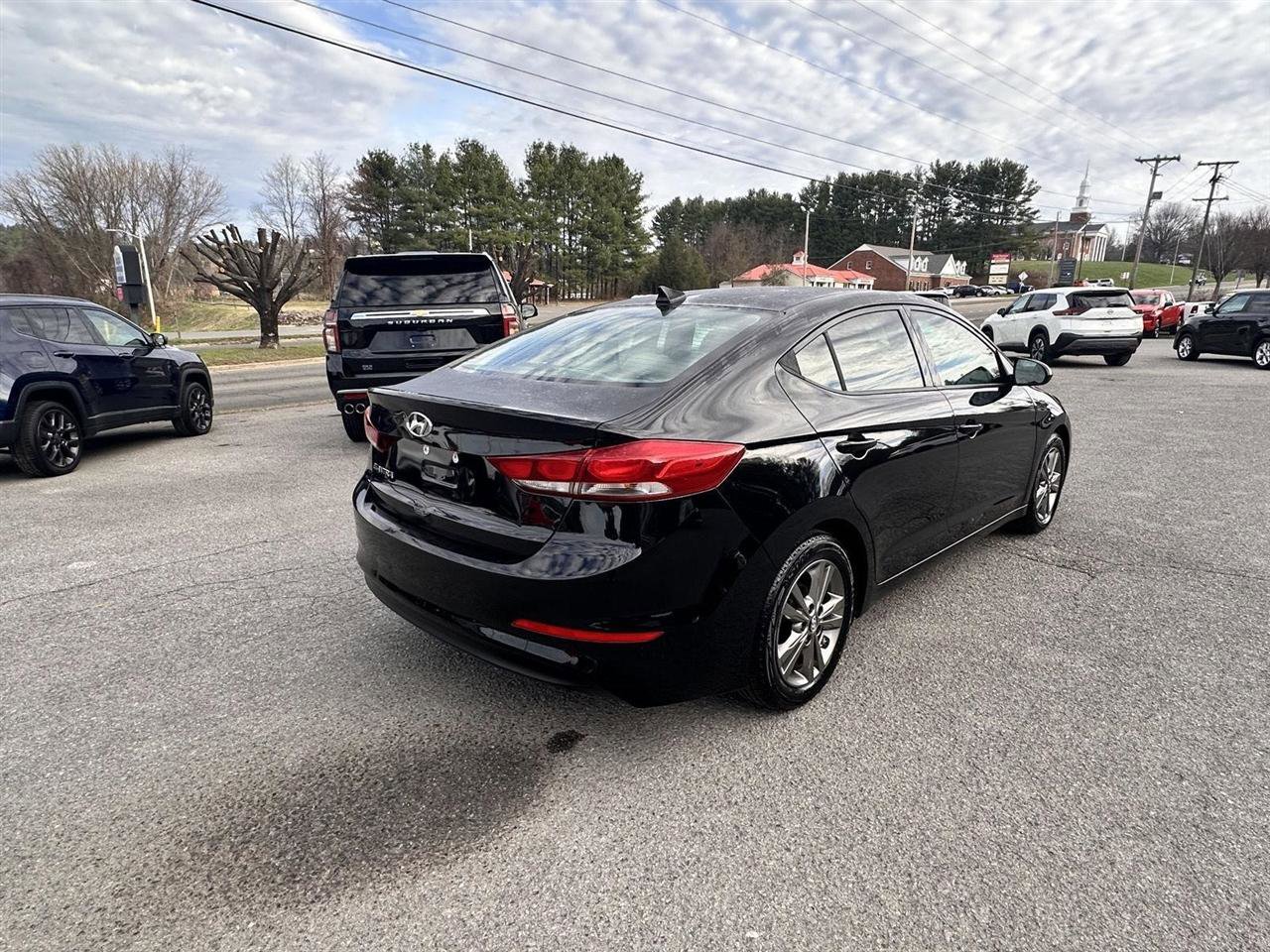 Used 2017 Hyundai Elantra SE w/ SE A/T Tech Package 03 image 5