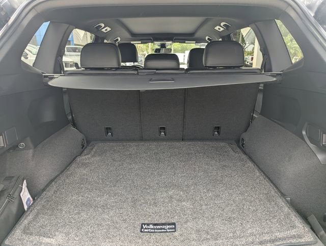 Certified 2022 Volkswagen Tiguan SEL R-Line image 29