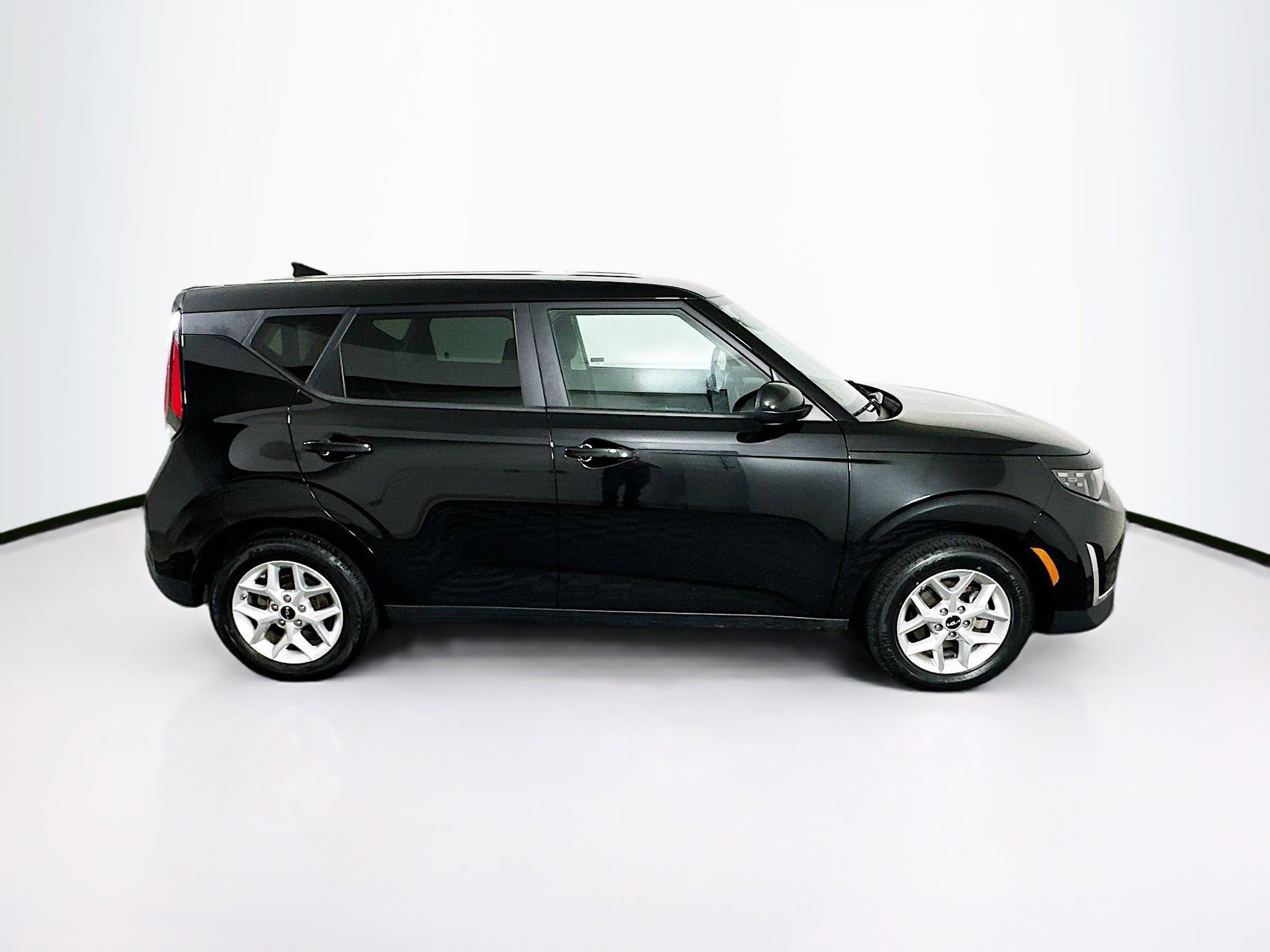 Used 2025 Kia Soul LX w/ LX Technology Package image 10