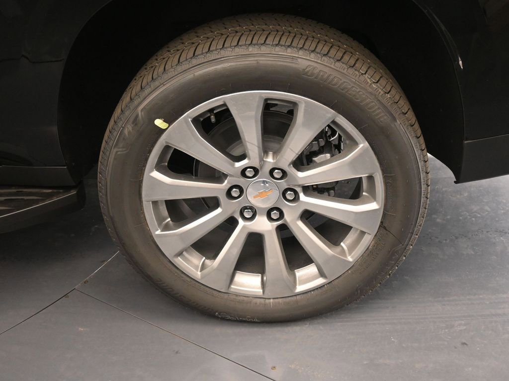 New 2026 Chevrolet Suburban Premier image 12