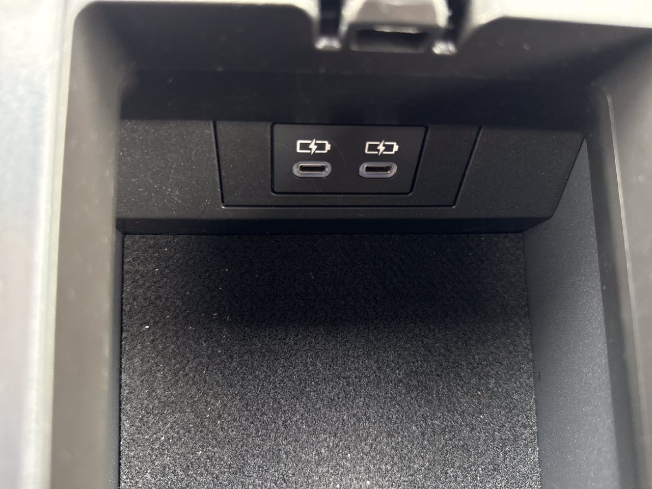 Used 2025 Toyota Prius LE FWD image 28