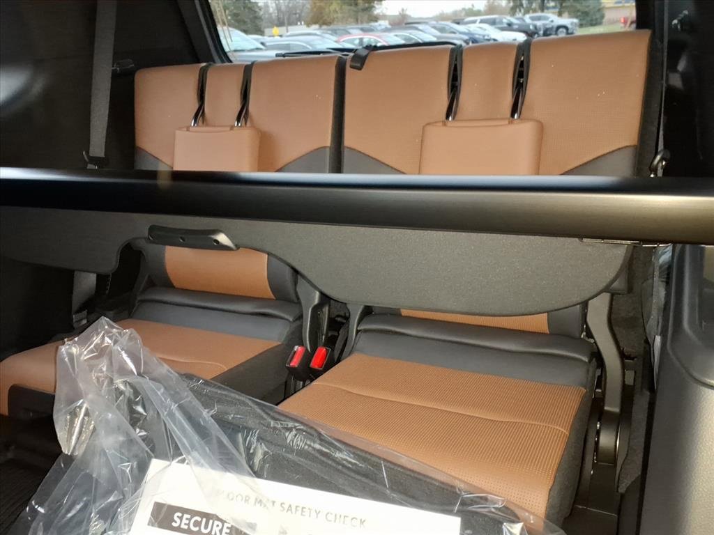 Used 2025 Lexus GX 550 image 13