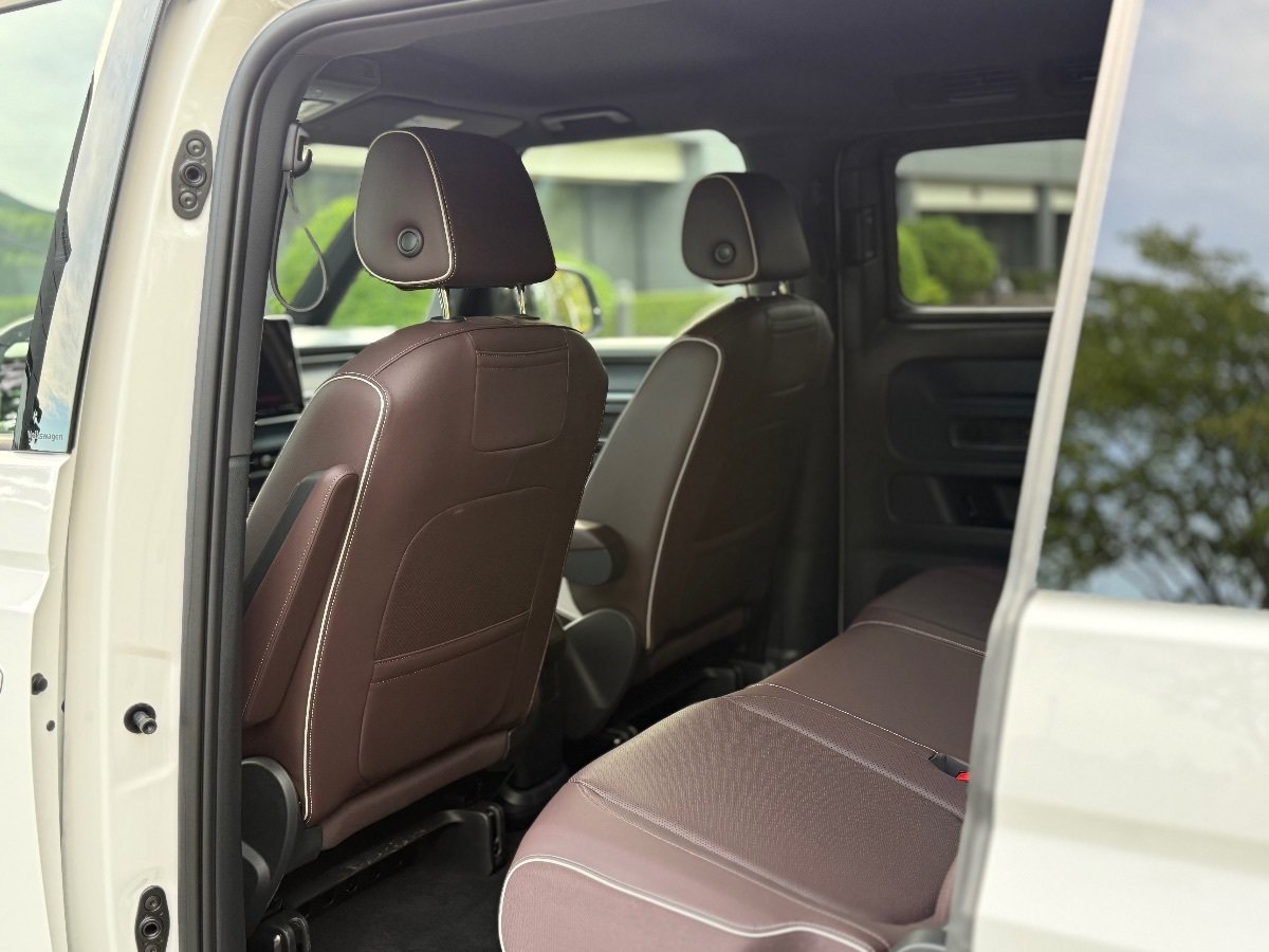Used 2025 Volkswagen ID. Buzz Pro S RWD image 18