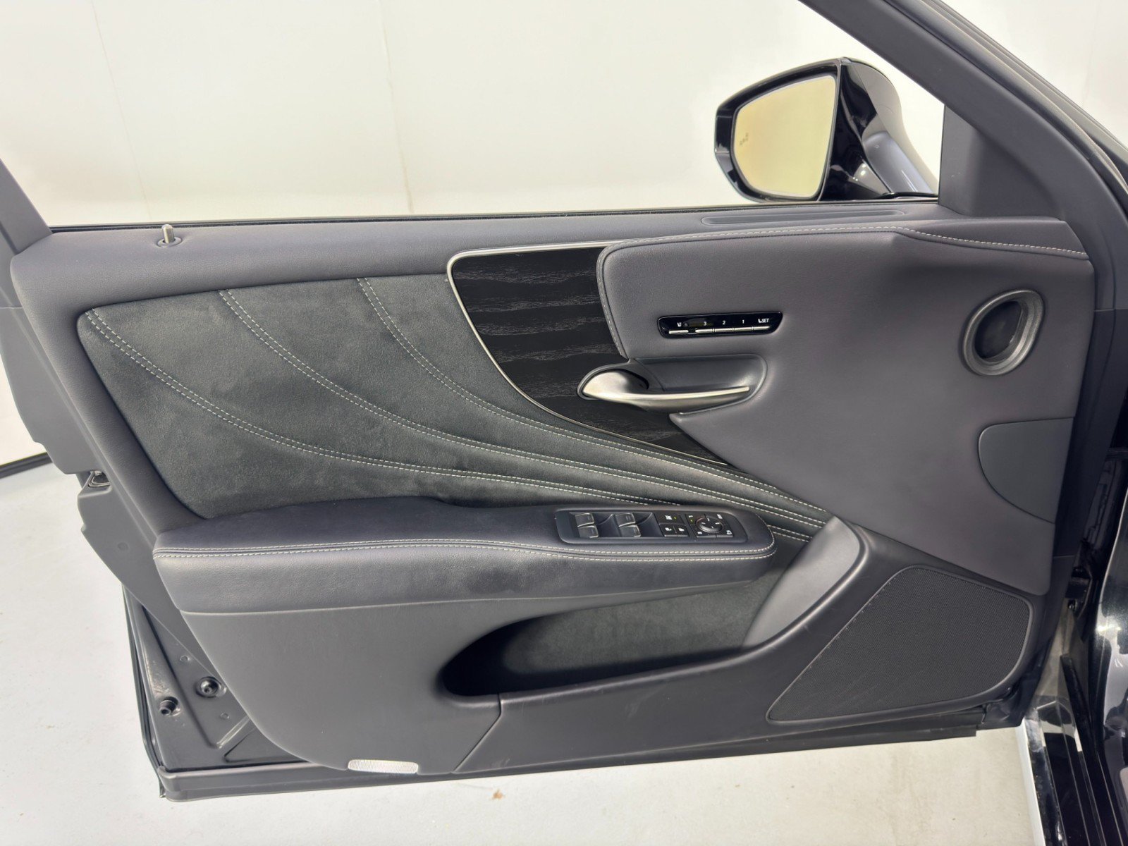 Used 2021 Lexus LS 500 w/ Cold Weather Package (CK) RWD image 45