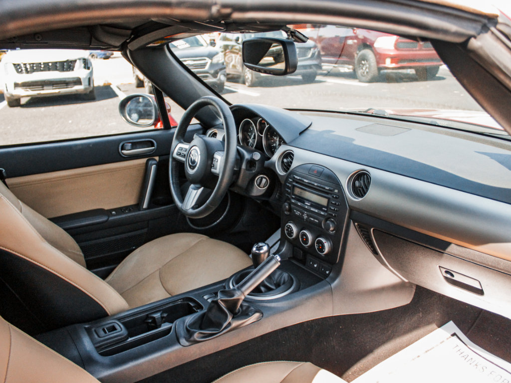 Used 2010 MAZDA MX-5 Miata Grand Touring w/ Premium Pkg RWD image 21