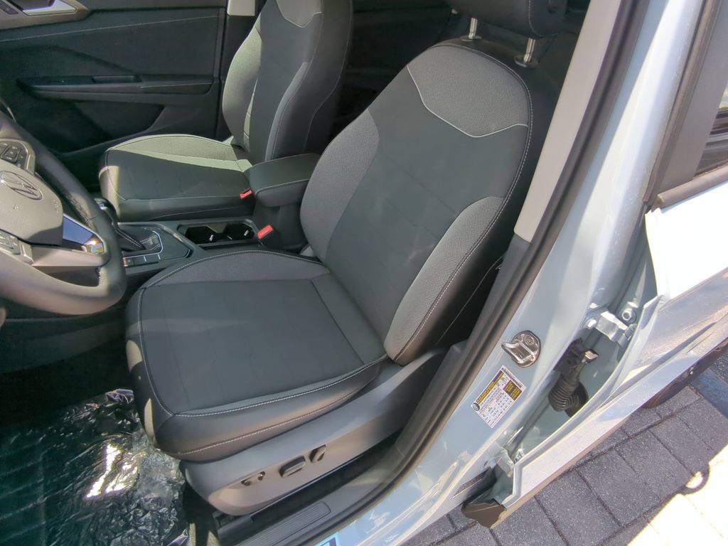 New 2026 Volkswagen Taos SE FWD image 19