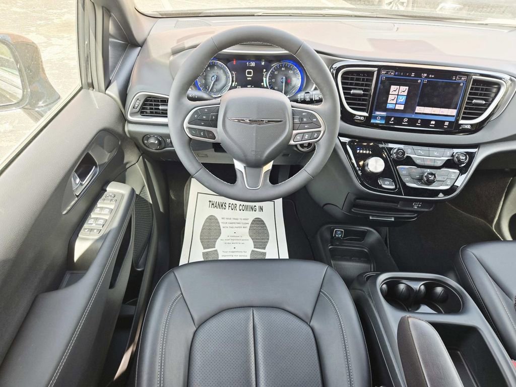 Used 2026 Chrysler Voyager LX image 10