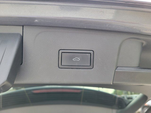 Used 2024 Volkswagen Atlas SEL Premium R-Line image 8