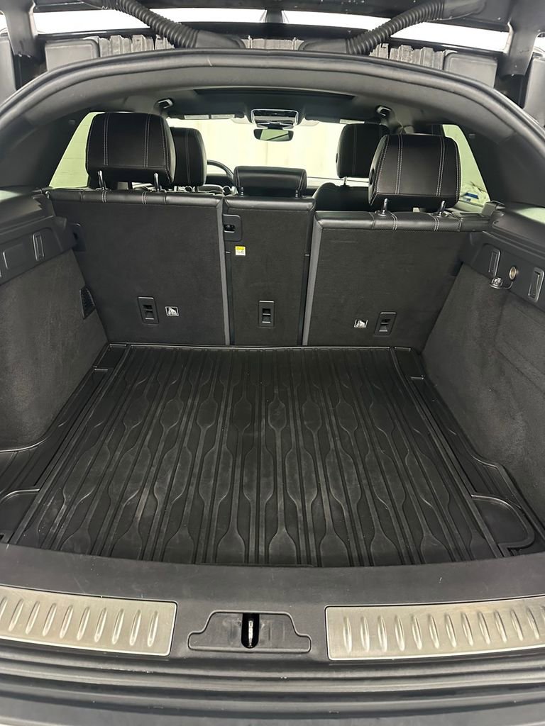 Used 2019 Land Rover Range Rover Velar S image 28