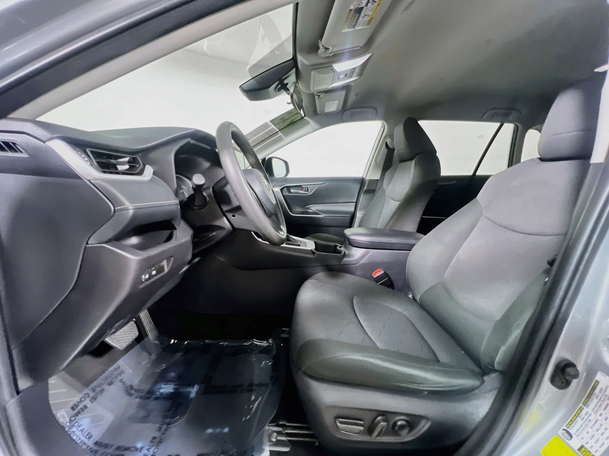 Used 2025 Toyota RAV4 XLE FWD image 15