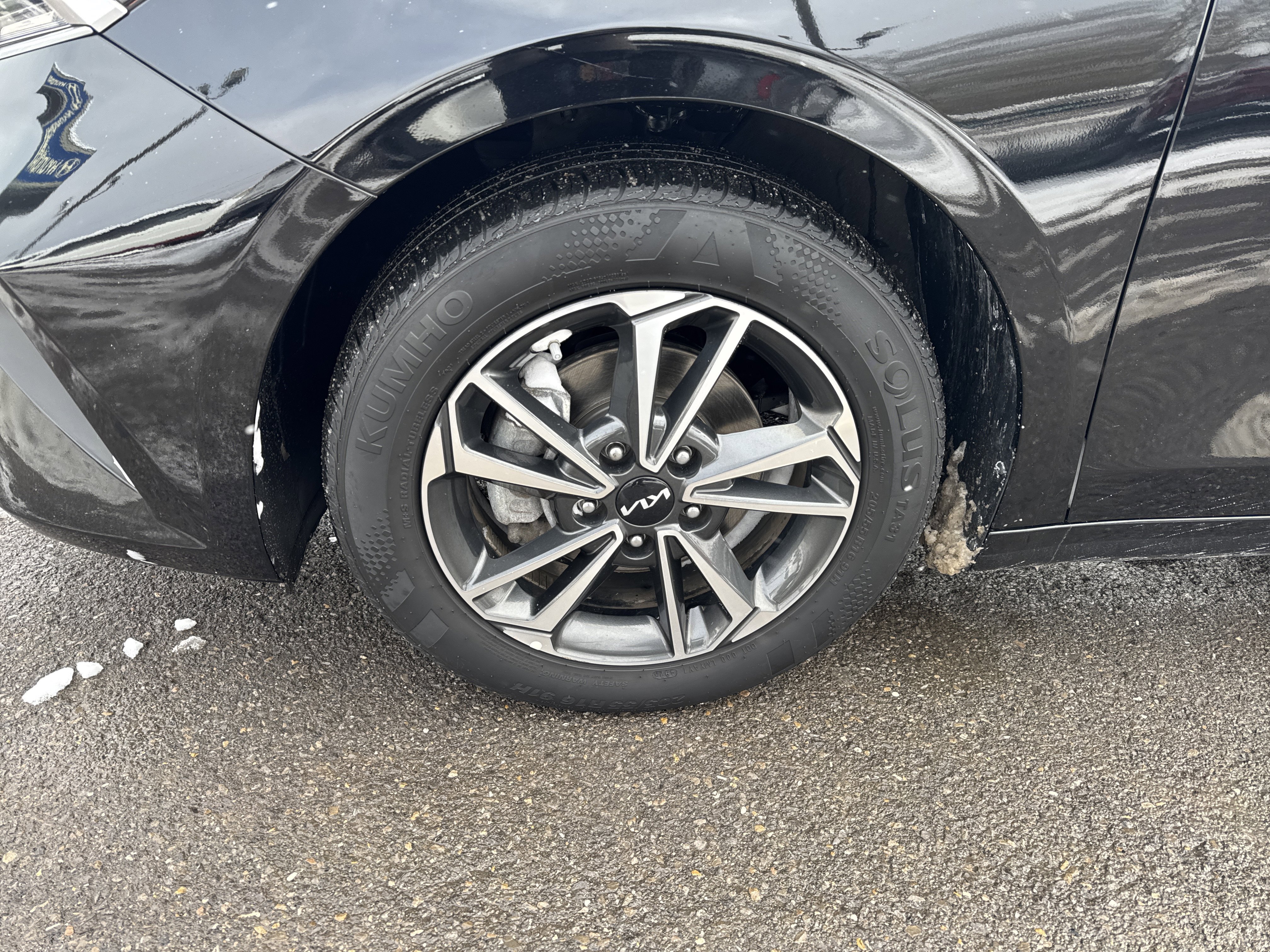 Used 2024 Kia Forte LXS image 9