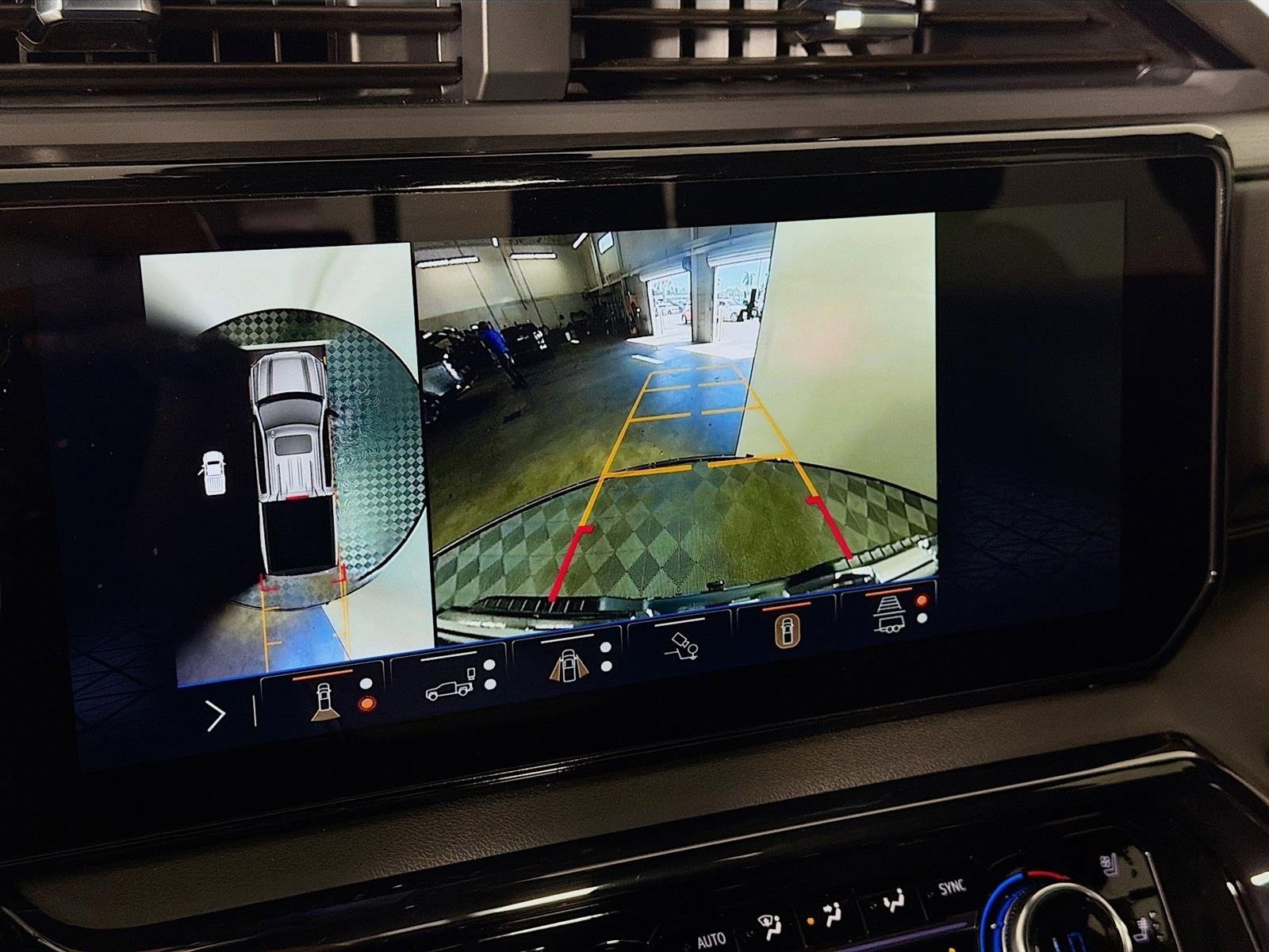 Used 2026 GMC Sierra 1500 AT4 w/ Technology Package image 17