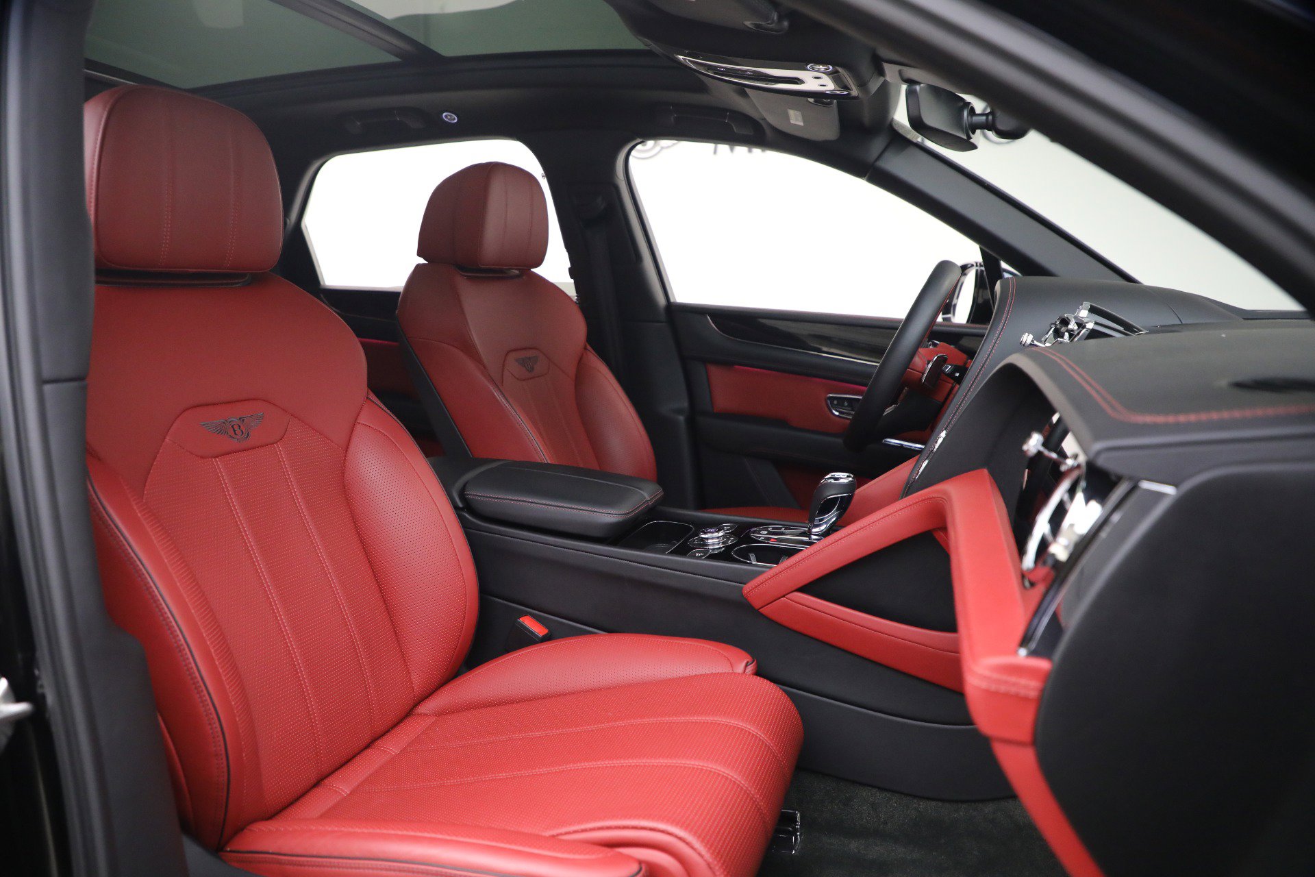 Used 2022 Bentley Bentayga image 28