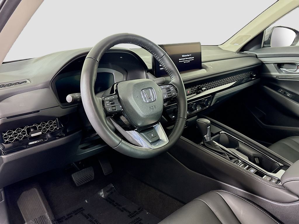 Used 2025 Honda Accord Touring image 9