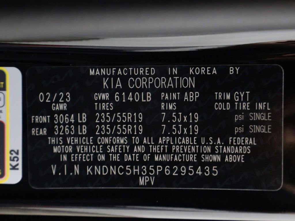 Used 2023 Kia Carnival EX FWD image 55