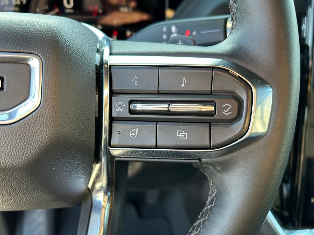 Used 2025 GMC Yukon Denali AWD/4WD image 12