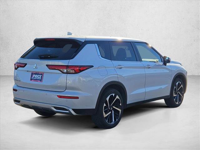 Used 2024 Mitsubishi Outlander SE Black Edition image 3