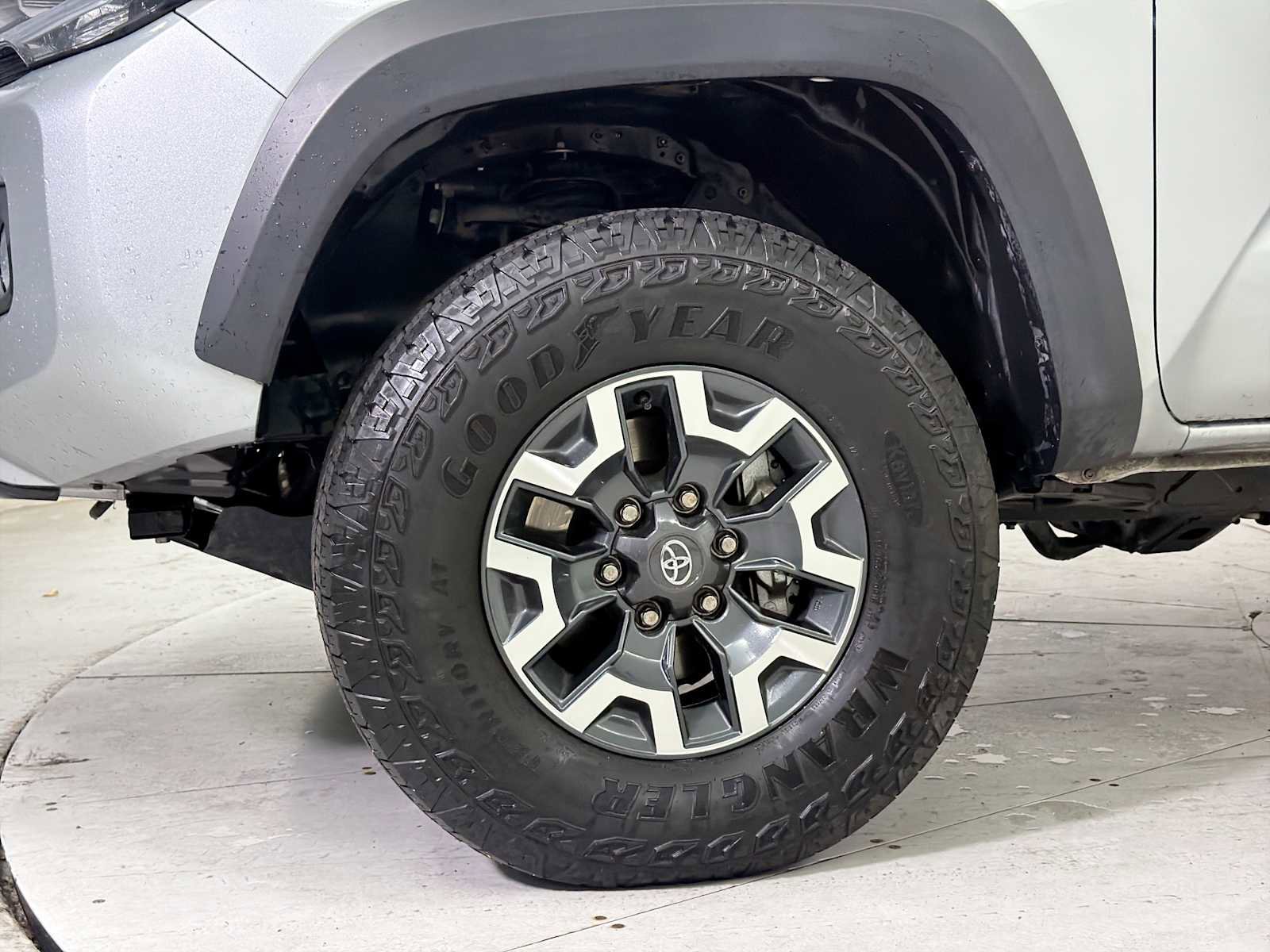 Used 2023 Toyota Tacoma TRD Off-Road w/ Technology Package AWD/4WD image 18