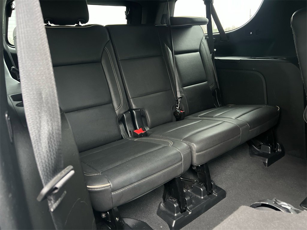 Used 2023 Chevrolet Suburban Premier image 12