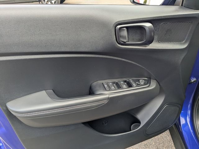 Used 2025 Hyundai Venue Limited FWD image 8