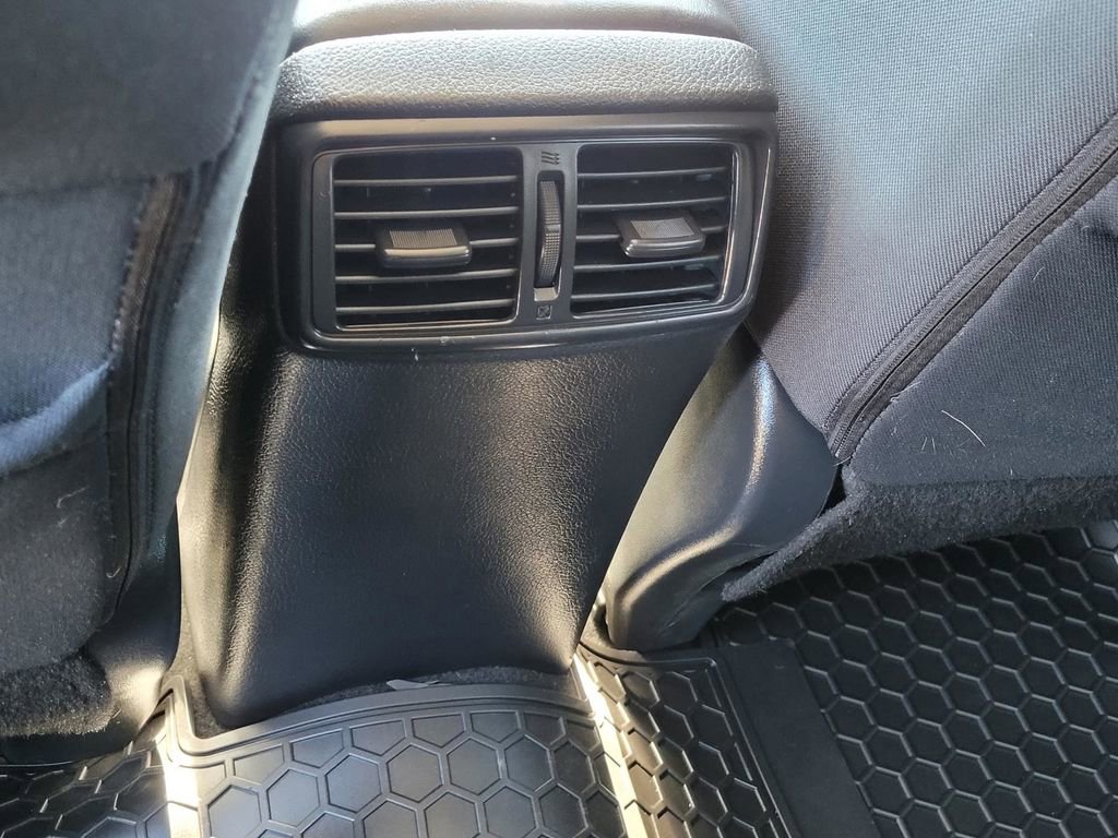 Used 2018 Nissan Rogue SV w/ Sun & Sound Touring Package image 18