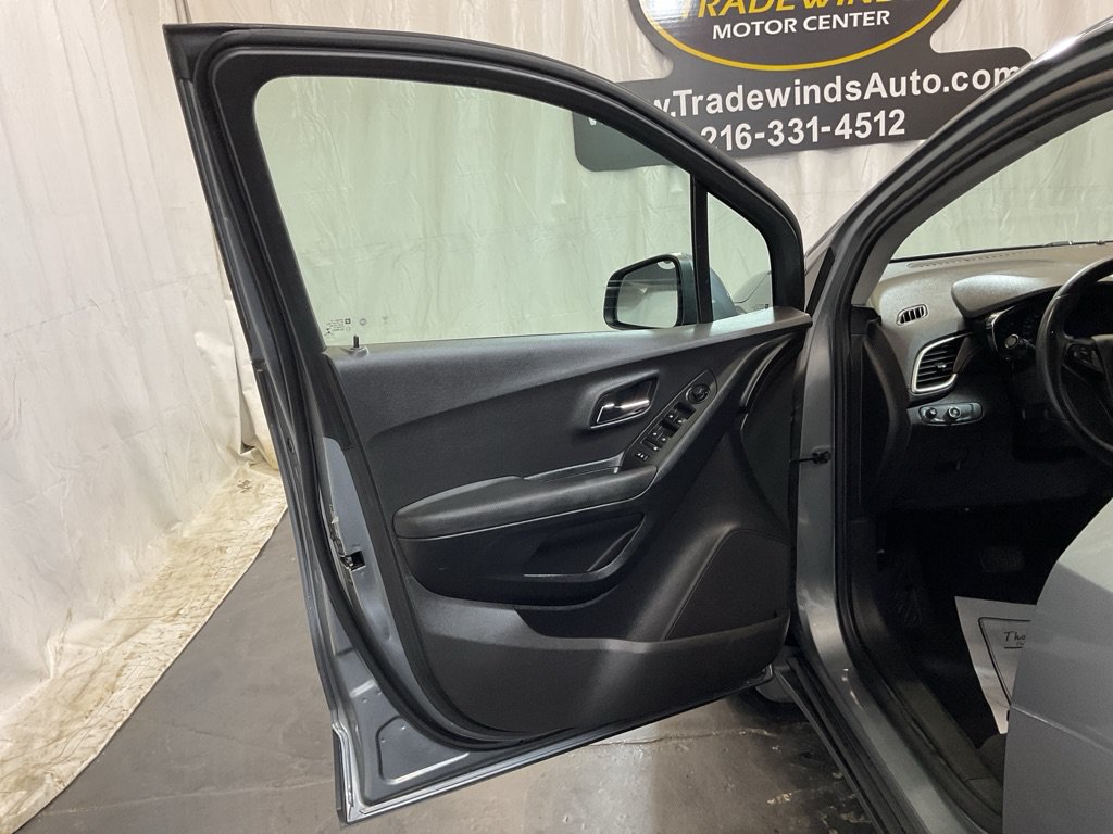 Used 2020 Chevrolet Trax LS w/ Tint and Cruise Package FWD image 17