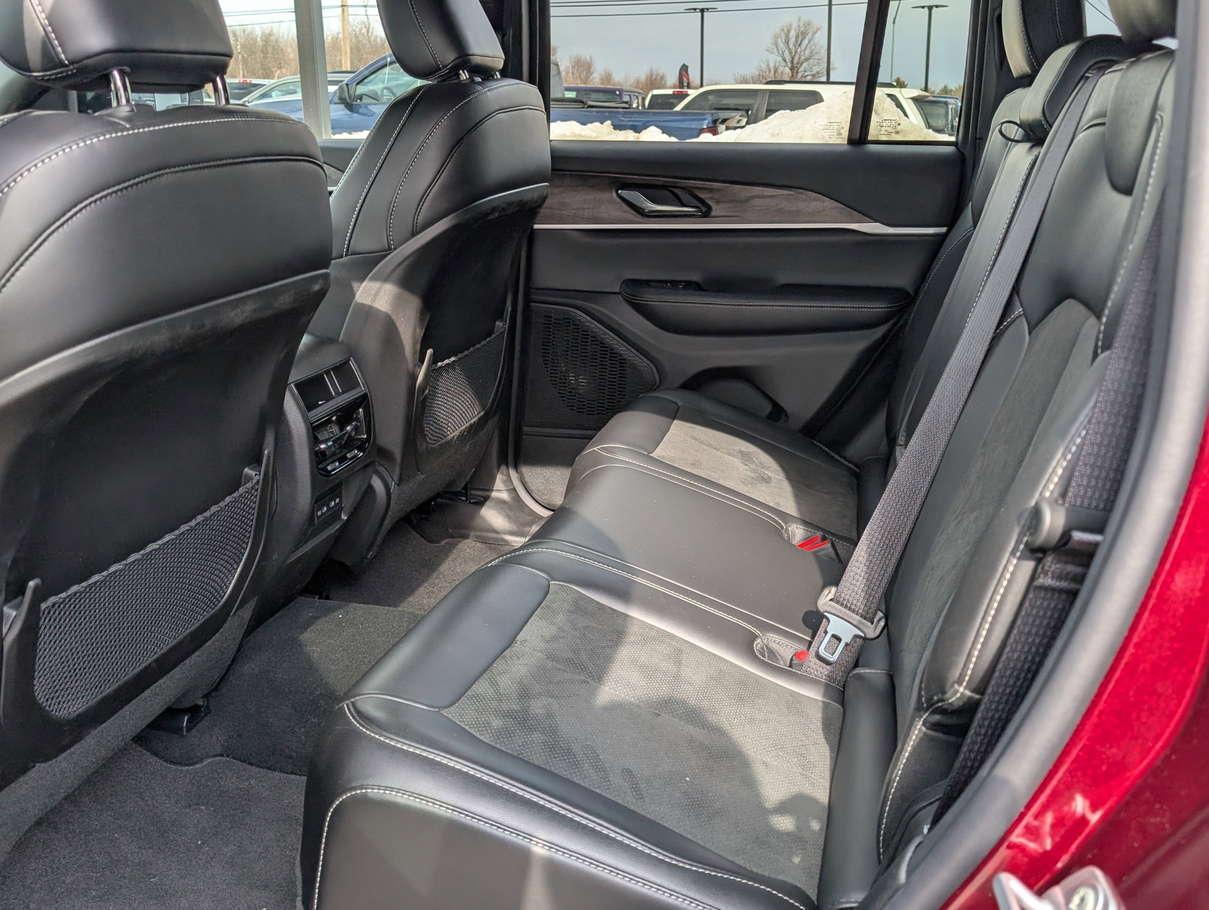 New 2026 Jeep Grand Cherokee Altitude image 10