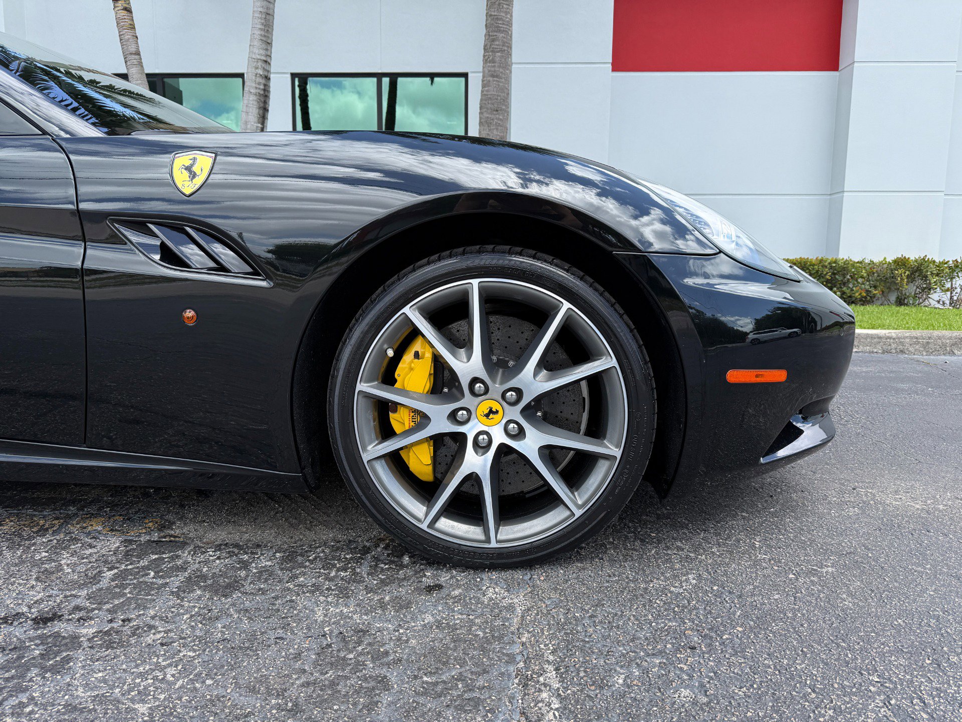 Used 2012 Ferrari California image 21