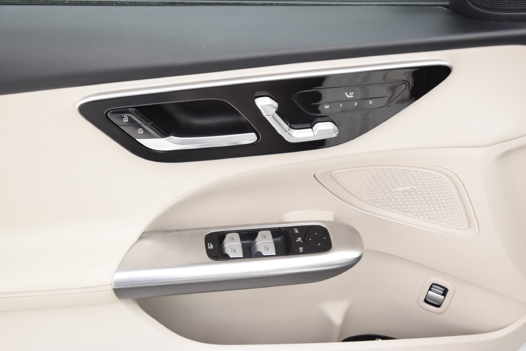 Used 2023 Mercedes-Benz C 300 Sedan image 22