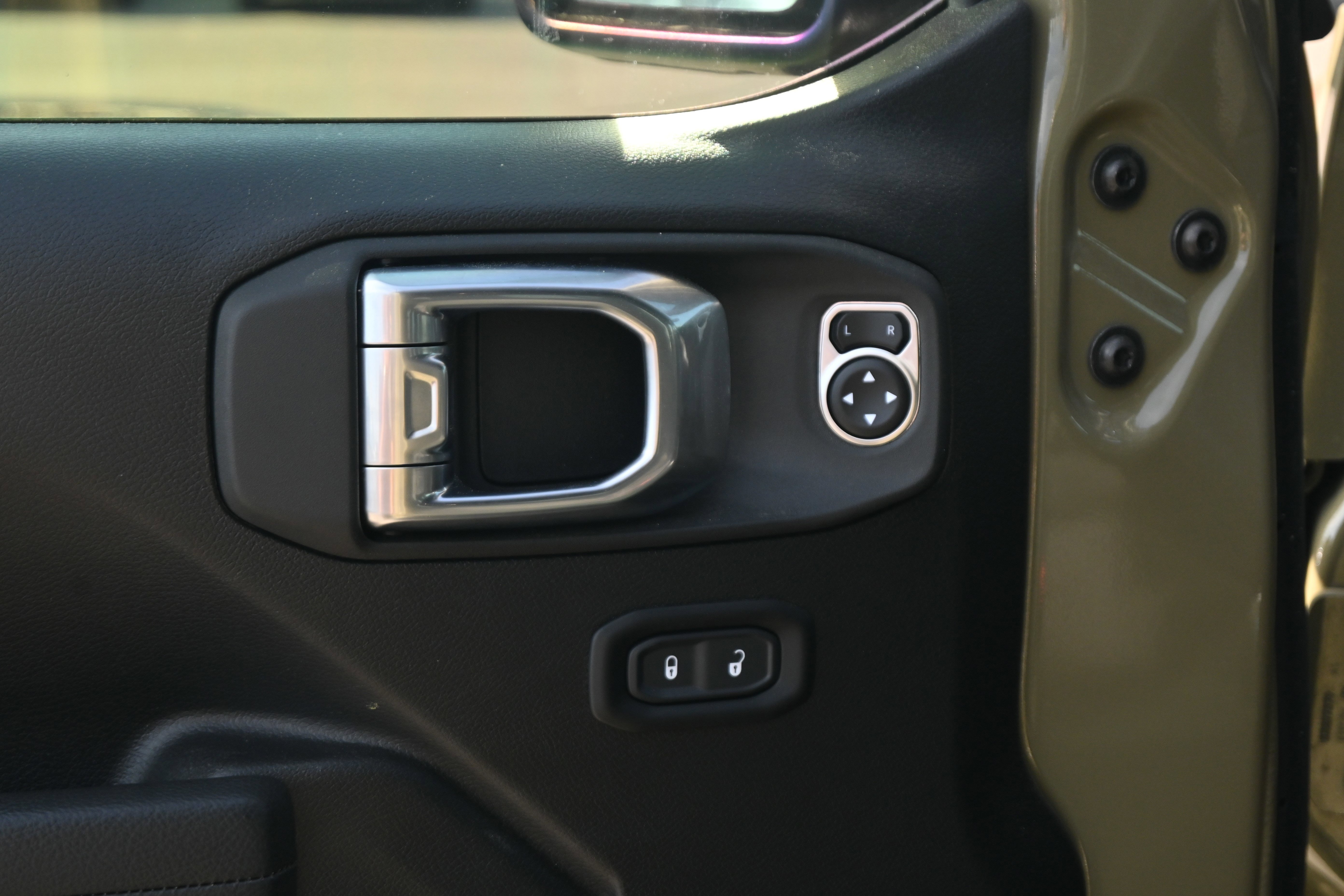 Used 2025 Jeep Wrangler Sport S image 28