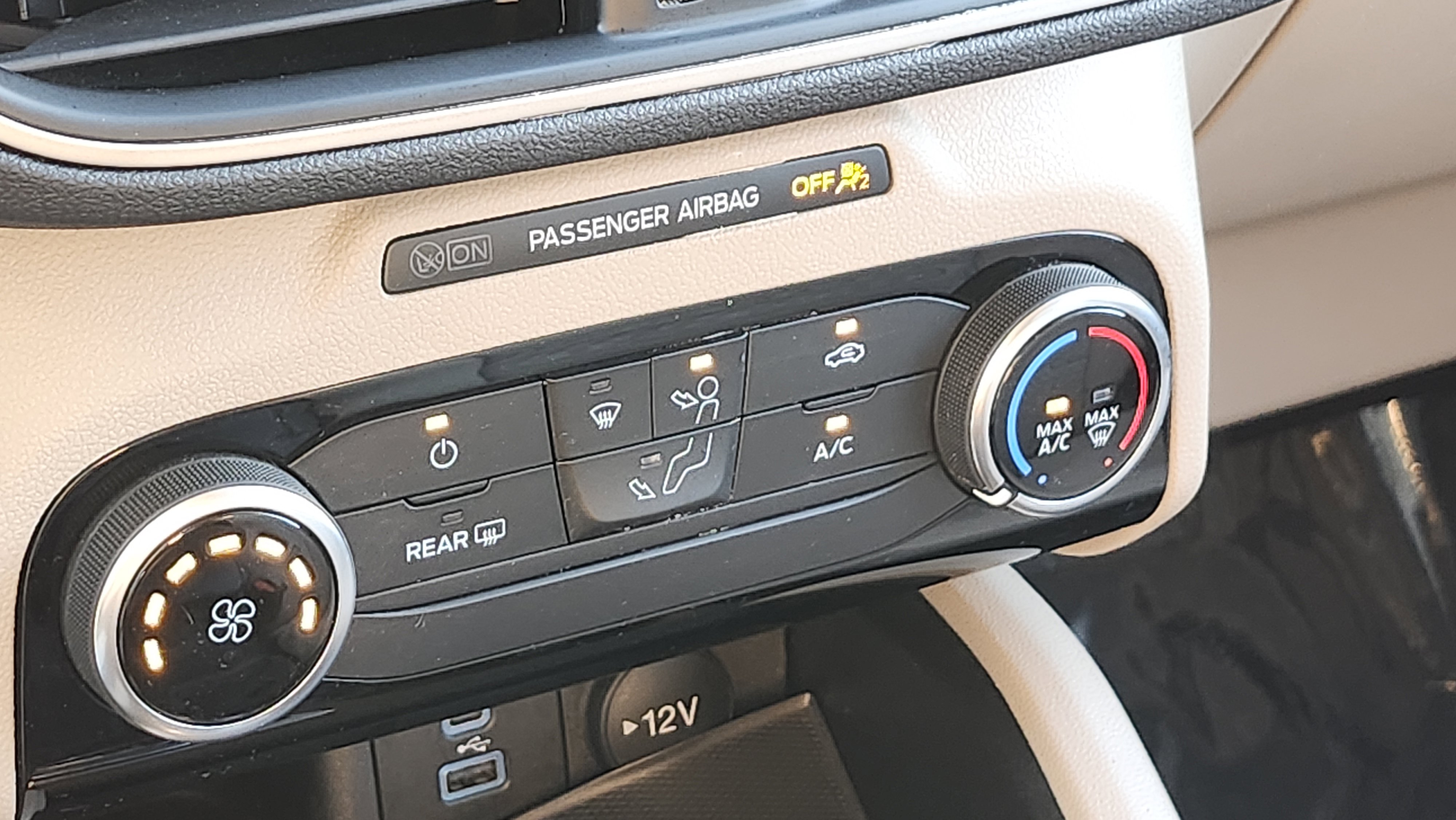 Used 2022 Ford Escape SE image 26