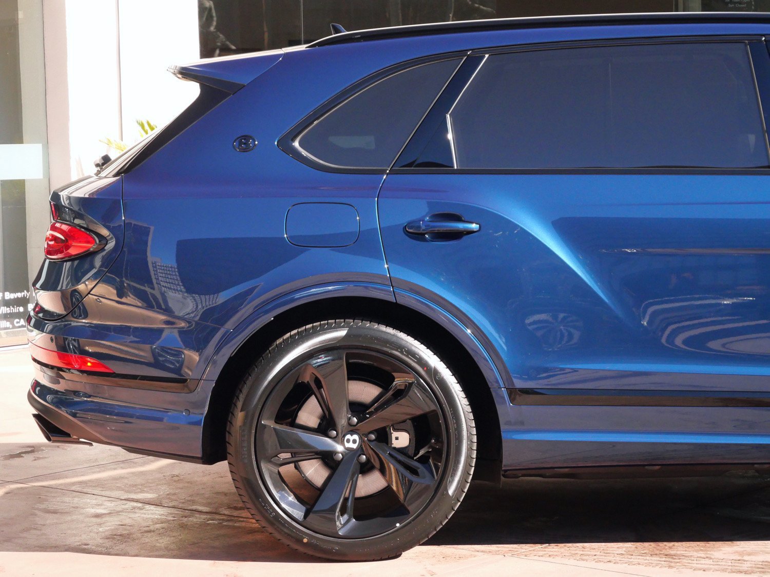 Used 2025 Bentley Bentayga Extended Wheelbase AWD/4WD image 9
