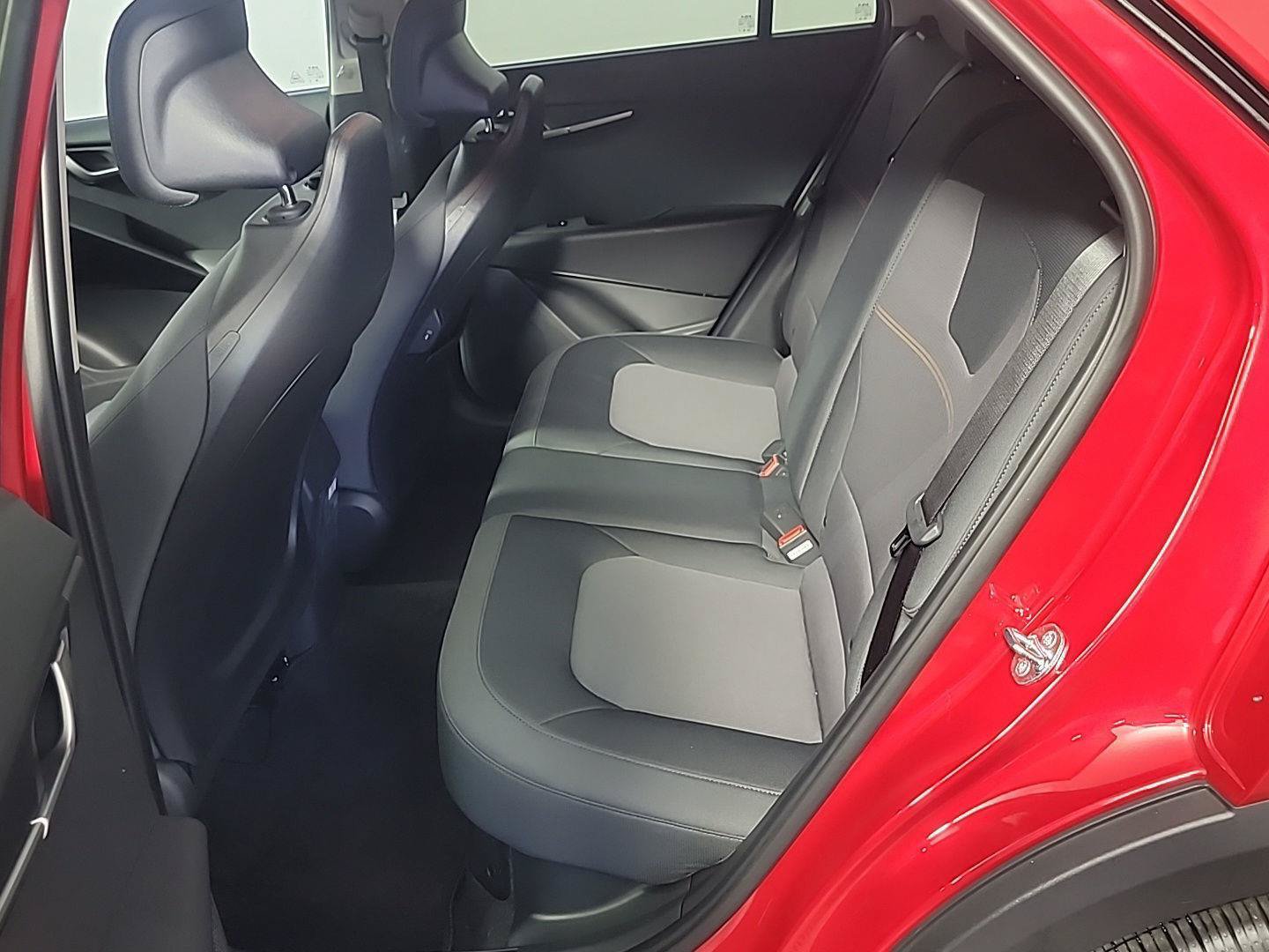 Used 2025 Kia Niro LX FWD image 17