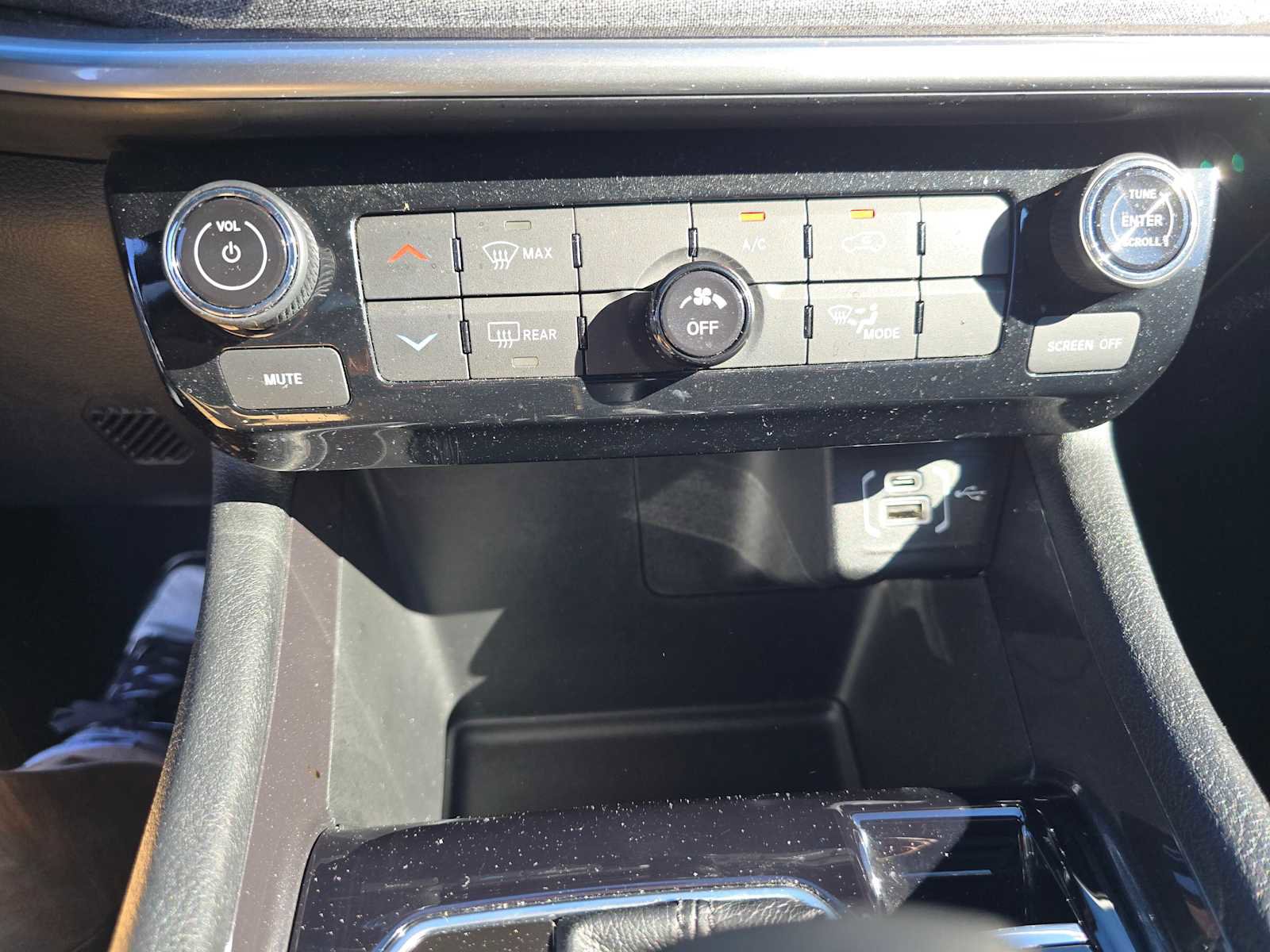 Used 2023 Jeep Compass Latitude image 28