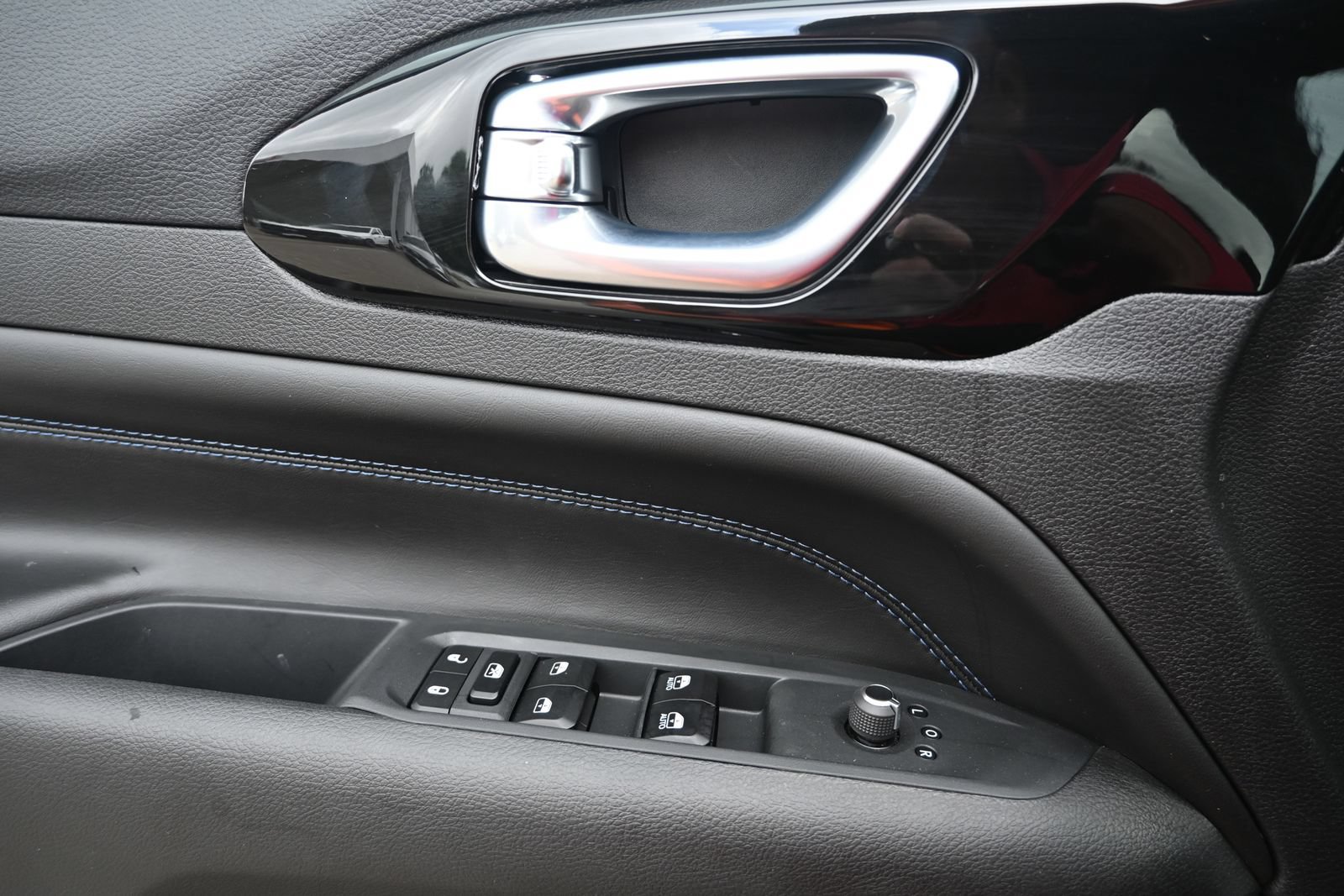 New 2026 Jeep Compass Latitude AWD/4WD image 9