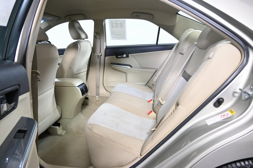 Used 2014 Toyota Camry LE image 17