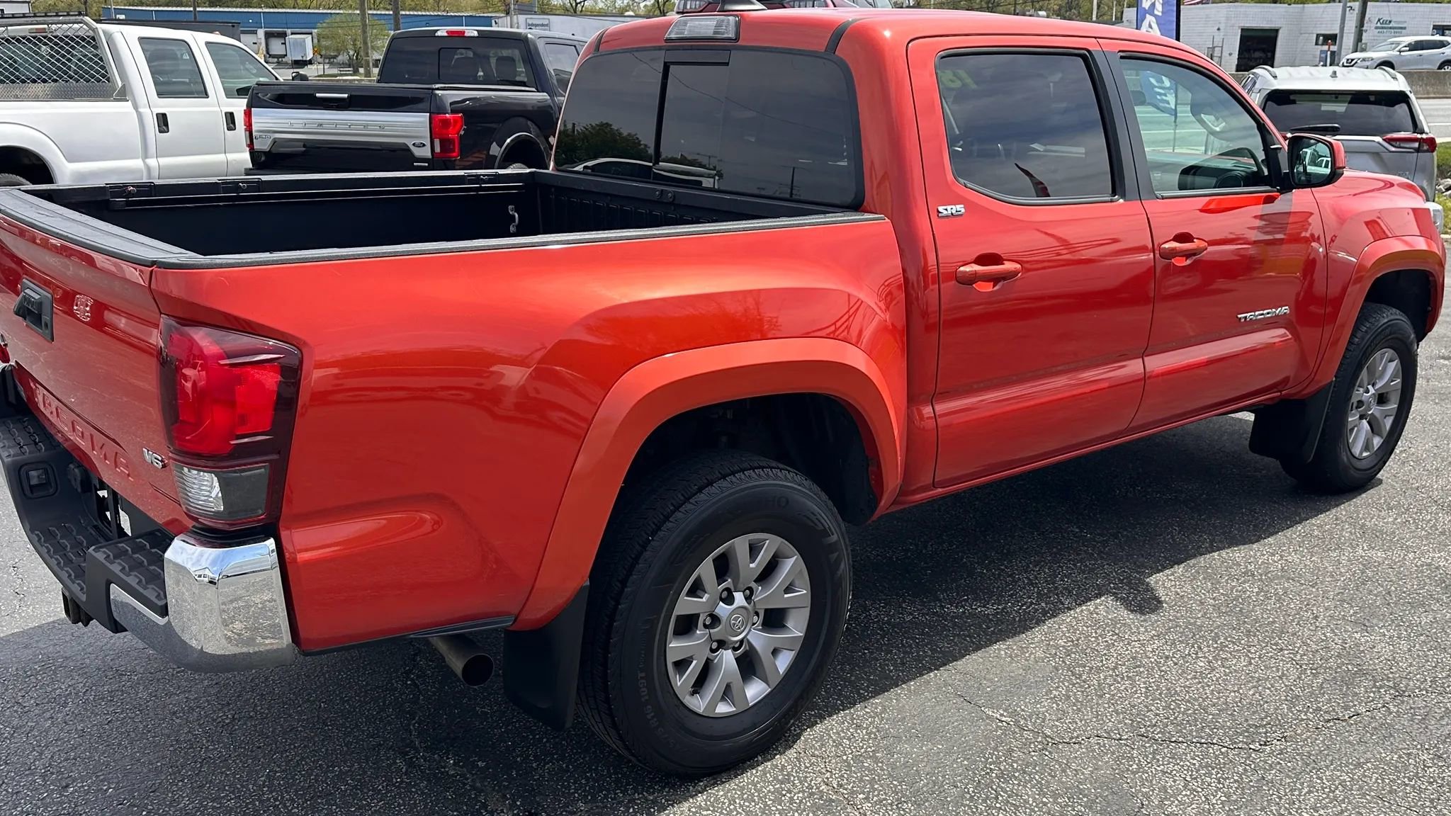 Used 2018 Toyota Tacoma SR5 AWD/4WD image 5