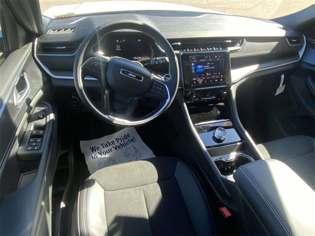 New 2025 Jeep Grand Cherokee L Altitude image 10