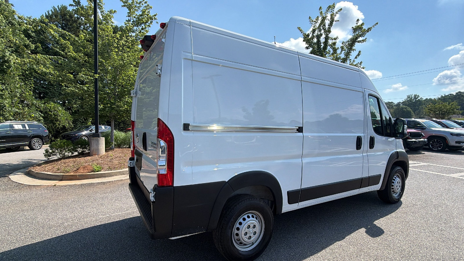 Used 2025 RAM ProMaster 2500 w/ Safety Group FWD image 8