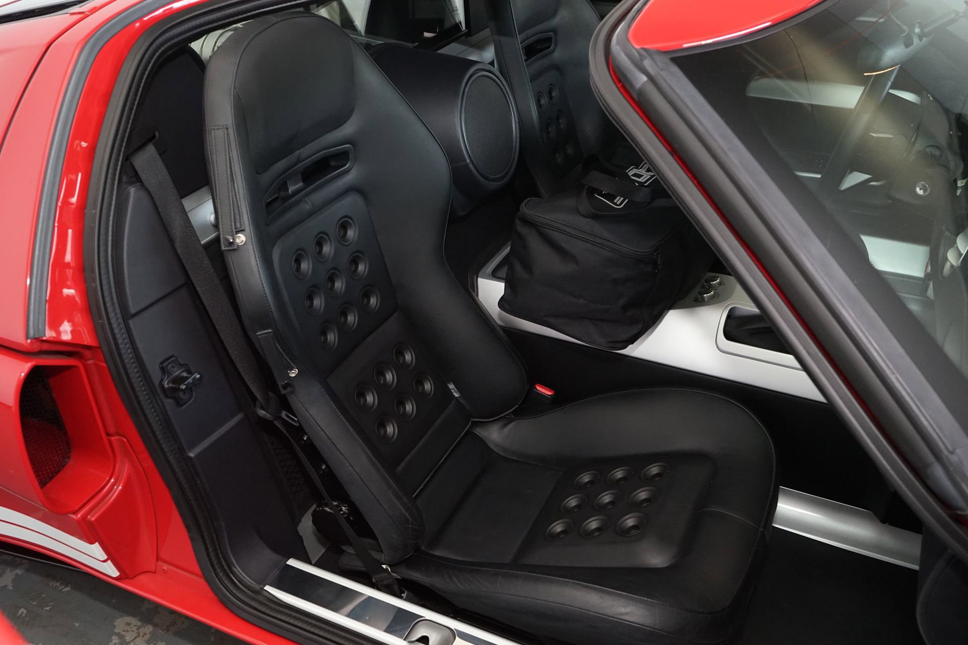 Used 2005 Ford GT image 12