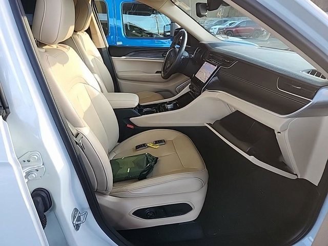 Used 2022 Jeep Grand Cherokee L Limited image 9