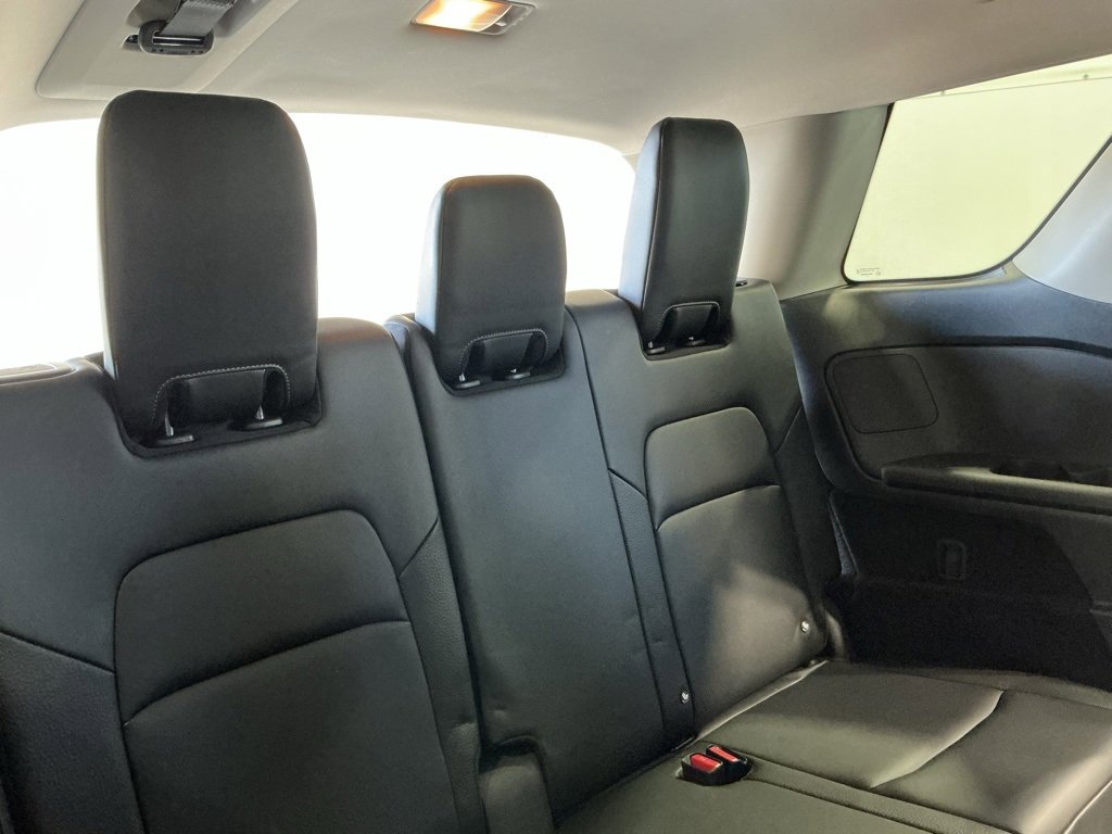 Used 2023 Nissan Pathfinder SL w/ Lighting Package (N92) image 28