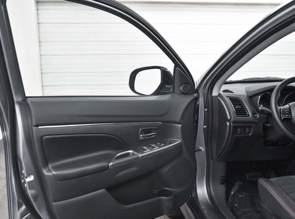 Used 2025 Mitsubishi Outlander Sport SE image 11