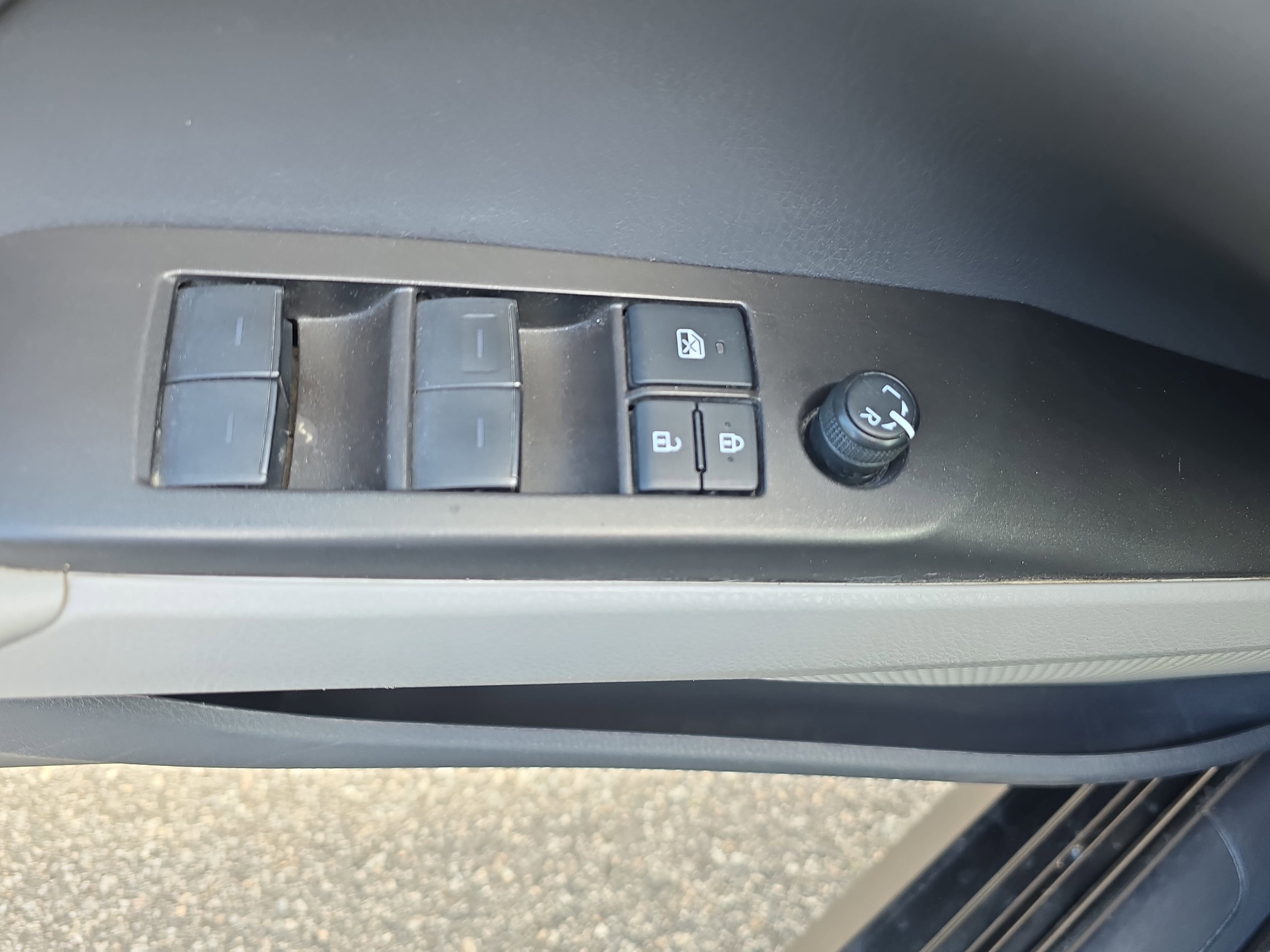 Used 2021 Toyota Camry LE FWD image 27