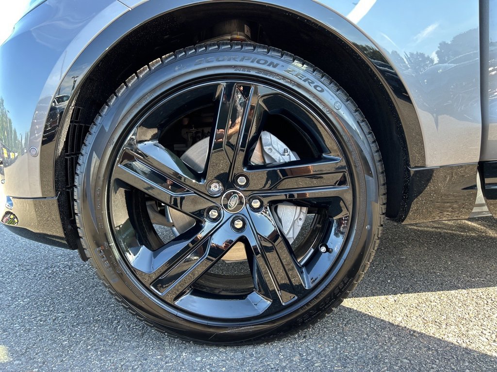 New 2025 Land Rover Discovery Dynamic SE image 28