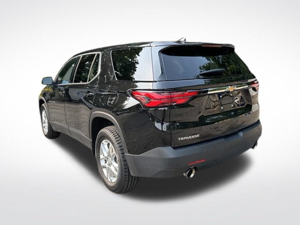 Used 2023 Chevrolet Traverse LS w/ Safety Package FWD image 3