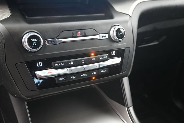 Used 2020 Ford Explorer XLT AWD/4WD image 24