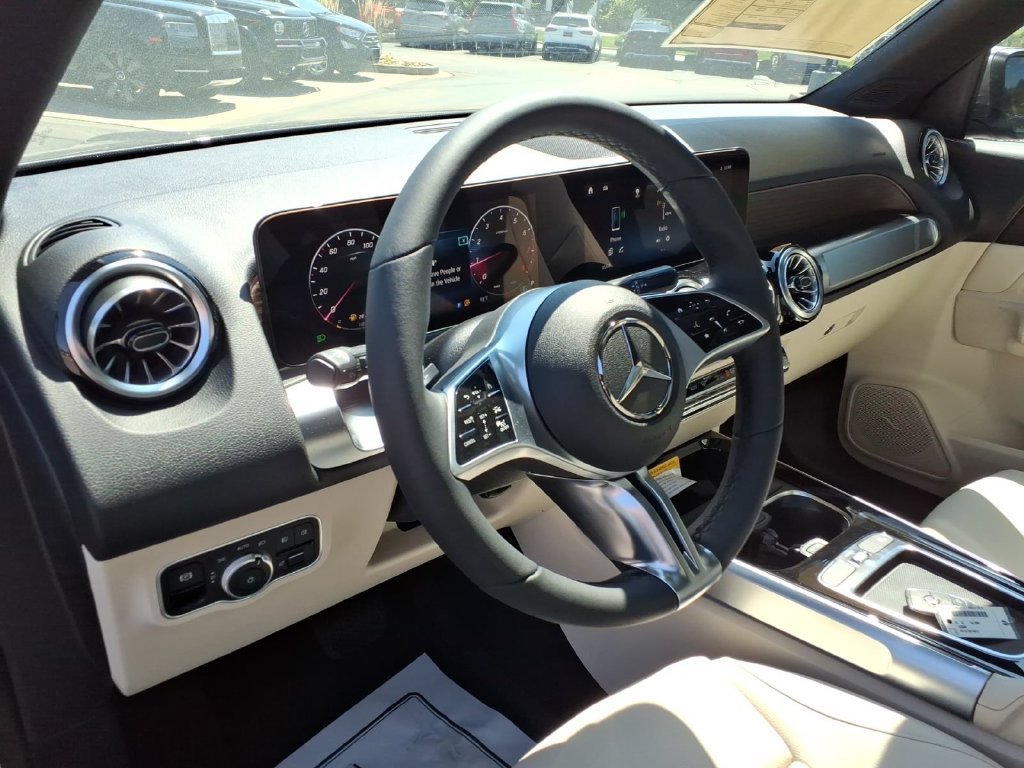 New 2026 Mercedes-Benz GLB 250 4MATIC image 16