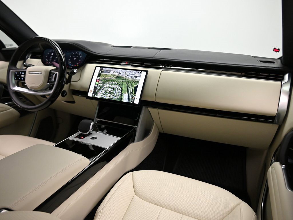 Used 2025 Land Rover Range Rover Long Wheelbase Autobiography image 16