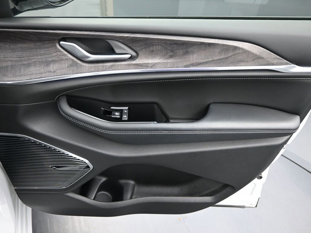 Used 2022 Jeep Grand Cherokee Overland image 25